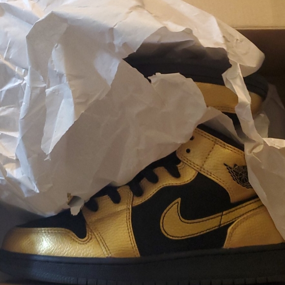🌙Black & Gold Jordan 1 - Picture 1 of 1